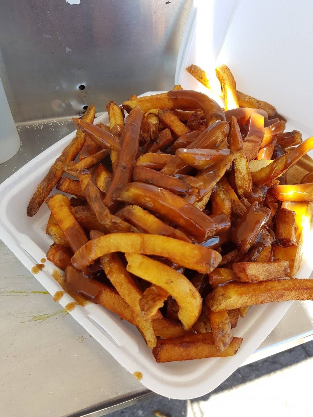 Dis Fries | restaurant | 1712 Dundas St, London, ON N5W 3E3, Canada | 5196597506 OR +1 519-659-7506