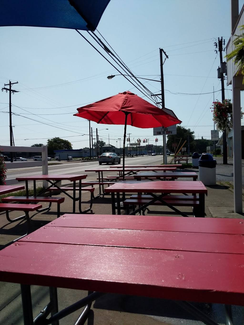 Tinys Dairy Barn | restaurant | 1051 N Shoop Ave, Wauseon, OH 43567, USA | 4193358762 OR +1 419-335-8762