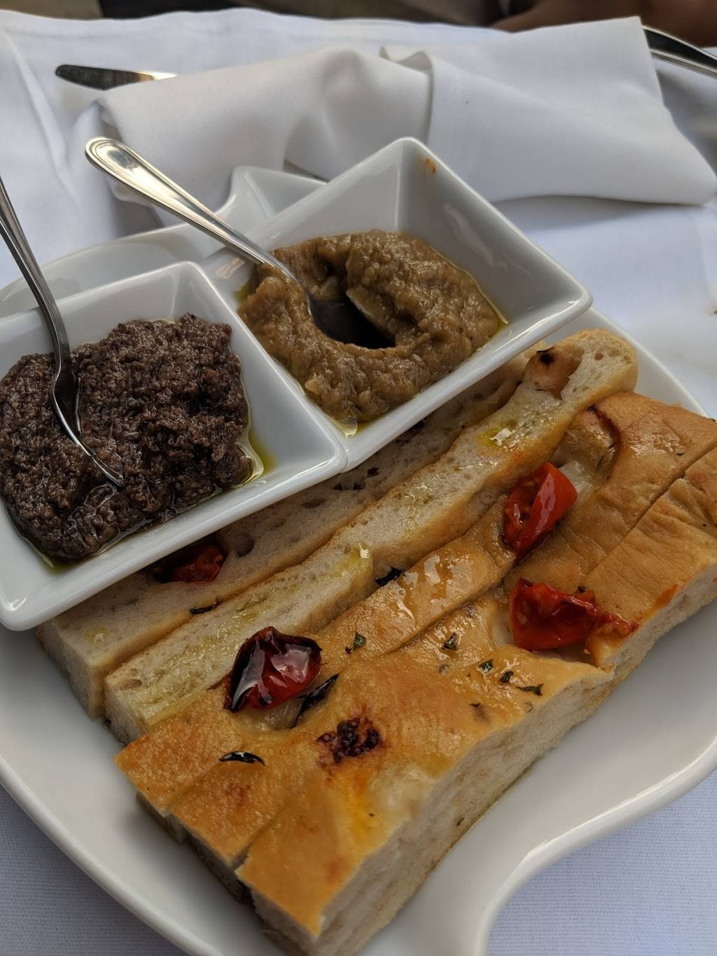 Locanda Restaurant | restaurant | 201 E Walton Pl, Chicago, IL 60611, USA | 3123978800 OR +1 312-397-8800