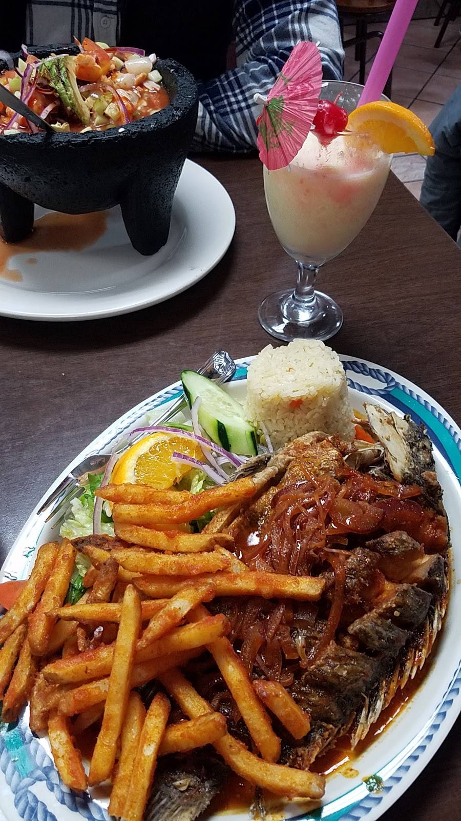 Playas Nayaritas | restaurant | 2211 W Lake St, Melrose Park, IL 60160, USA | 7083441700 OR +1 708-344-1700