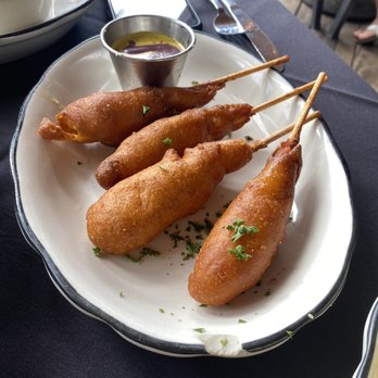 Moonshine Grill | restaurant | 303 Red River St, Austin, TX 78701, USA | 5122369599 OR +1 512-236-9599