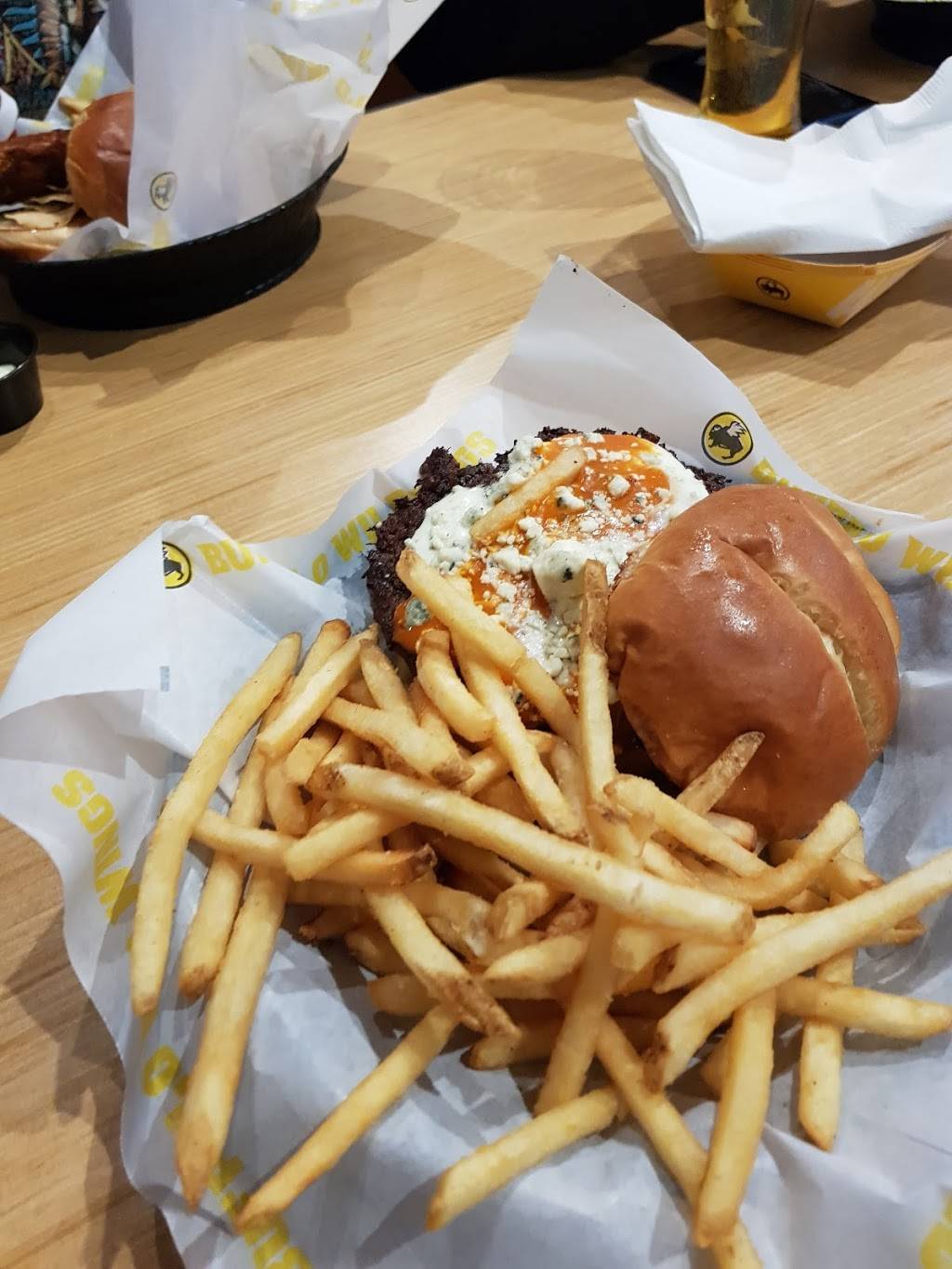Buffalo Wild Wings | restaurant | 2501 Mountaineer Blvd, Charleston, WV 25309, USA | 3047440801 OR +1 304-744-0801