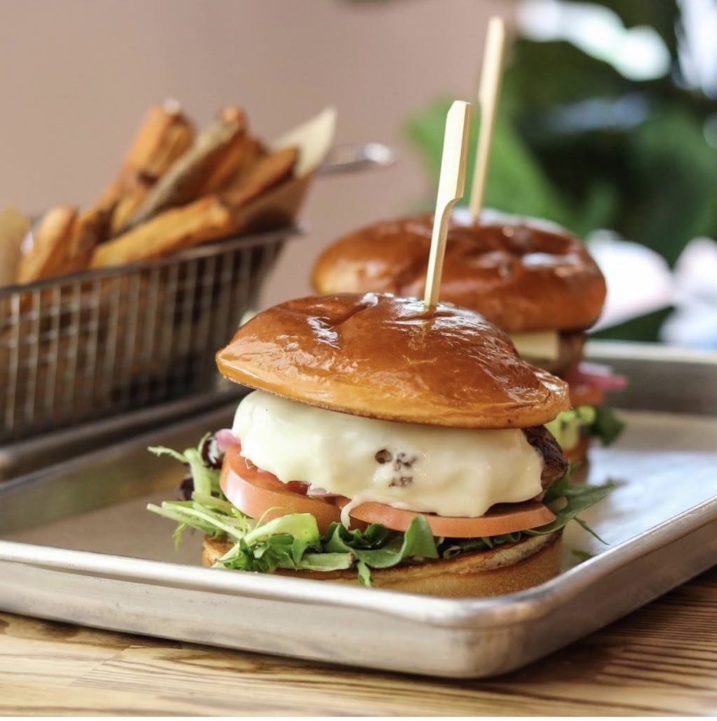 Rainey Street Burgers | restaurant | 51 Rainey St Suite 140-A, Austin, TX 78701, USA | 5123995710 OR +1 512-399-5710