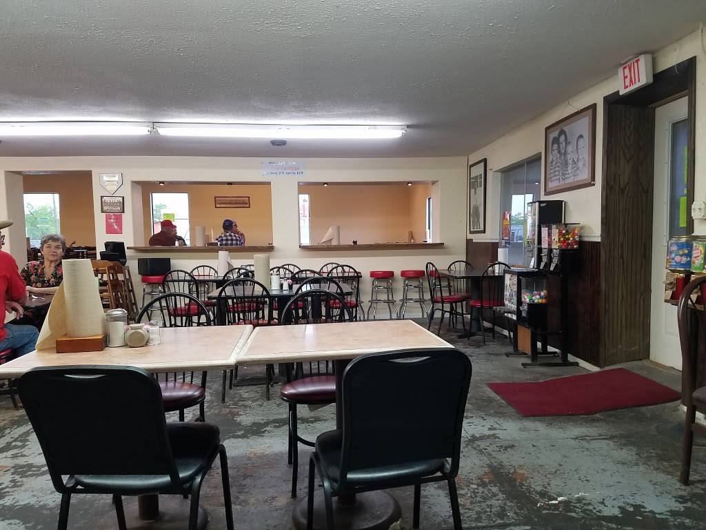 Michael and Moms | restaurant | 301 N Reynolds Hwy 359, Orange Grove, TX 78372, USA | 3613843000 OR +1 361-384-3000