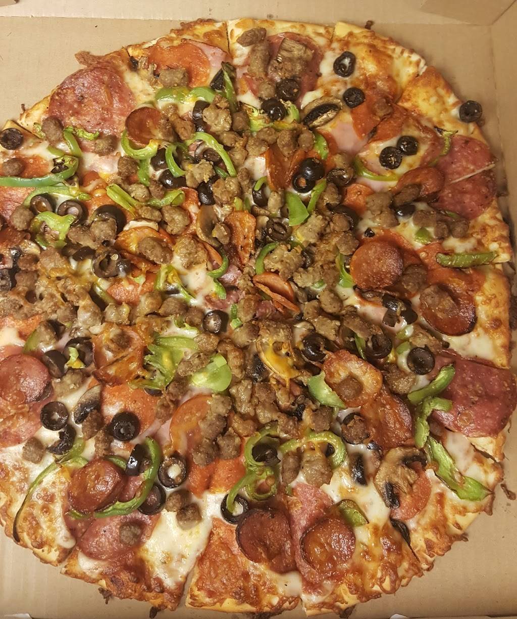 Straw Hat Pizza Bar & Grille | restaurant | 80 W Shaw Ave, Clovis, CA 93612, USA | 5593231300 OR +1 559-323-1300