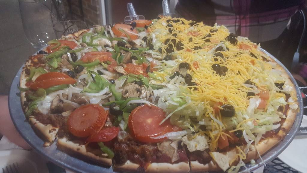 Ricardos Pizza | restaurant | 1812, 5627 Broad St, Greendale, WI 53129, USA | 4144211980 OR +1 414-421-1980