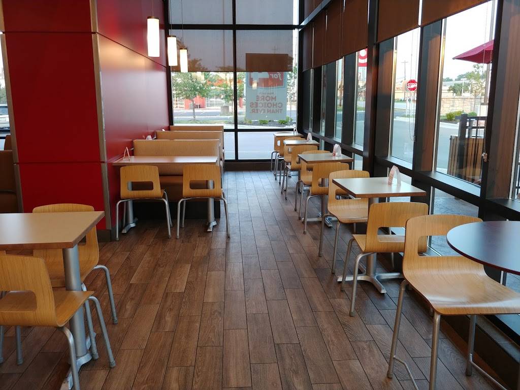 Wendys | restaurant | 8660 Beechmont Ave, Cincinnati, OH 45255, USA | 5133880033 OR +1 513-388-0033