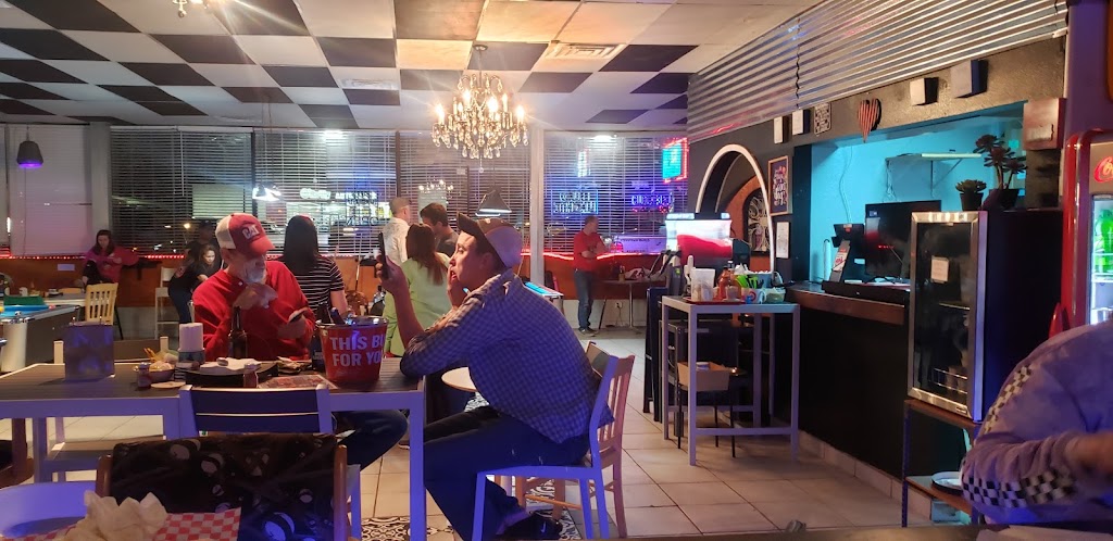 LiT Café & Billiard | restaurant | 7772 Highway 51 North, Millington, TN 38053, USA | 9018720938 OR +1 901-872-0938