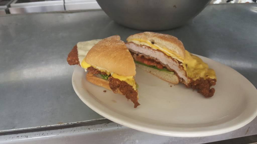 Teluwut Grille House & Pub | restaurant | 104 N Elm St, Cresco, IA 52136, USA | 5635473300 OR +1 563-547-3300