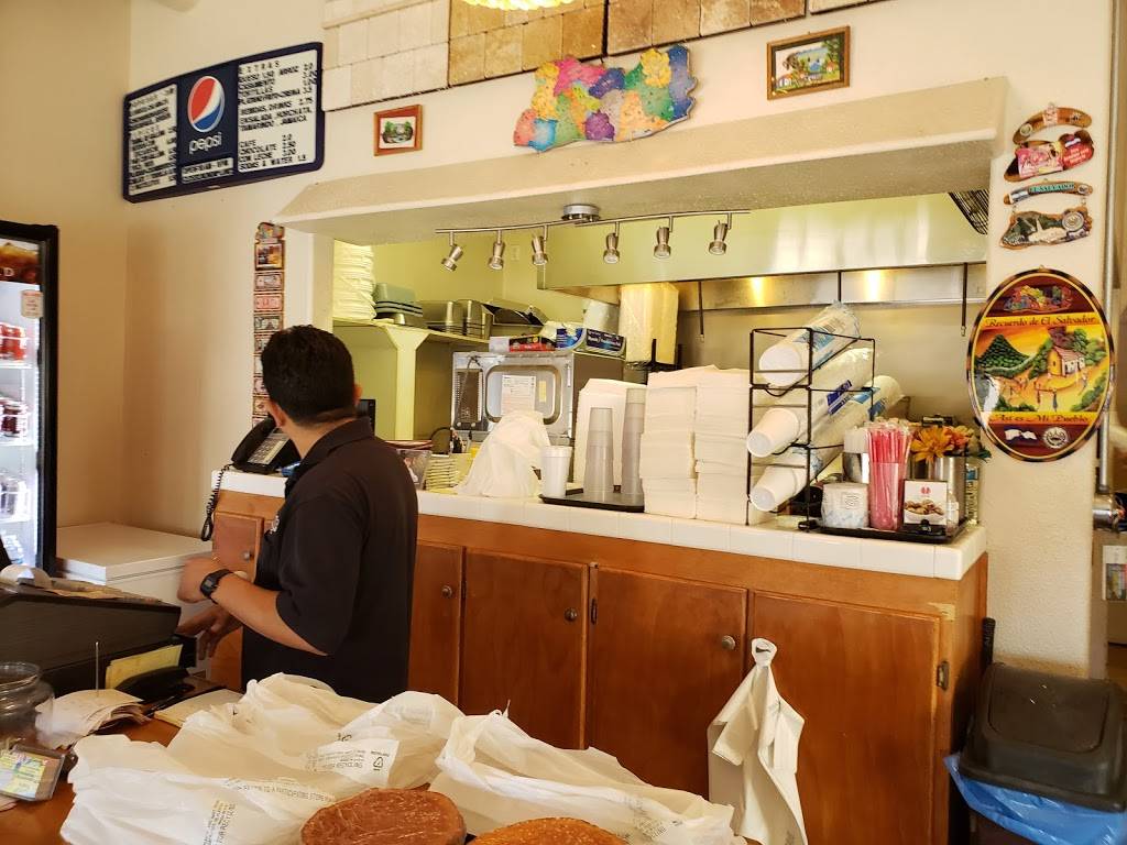 Totis Pupuseria | restaurant | 306 E 7th St, Hanford, CA 93230, USA | 5595829163 OR +1 559-582-9163