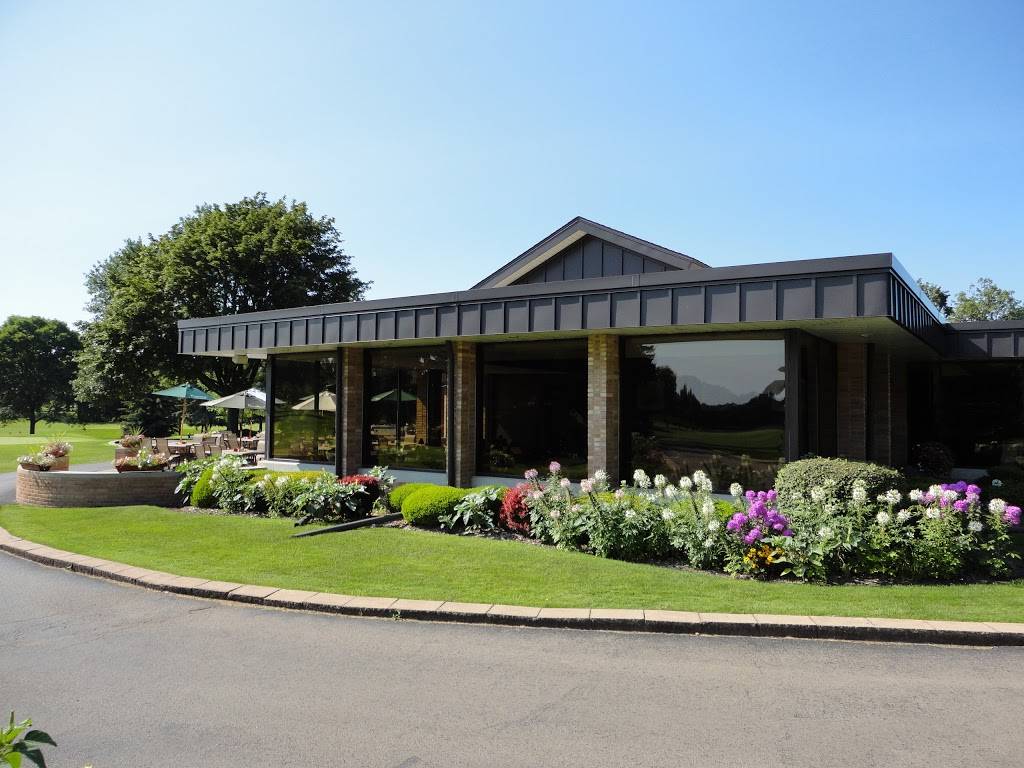 Meadowbrook Country Club | restaurant | 2149 N Green Bay Rd, Mt Pleasant, WI 53405, USA | 2628989900 OR +1 262-898-9900