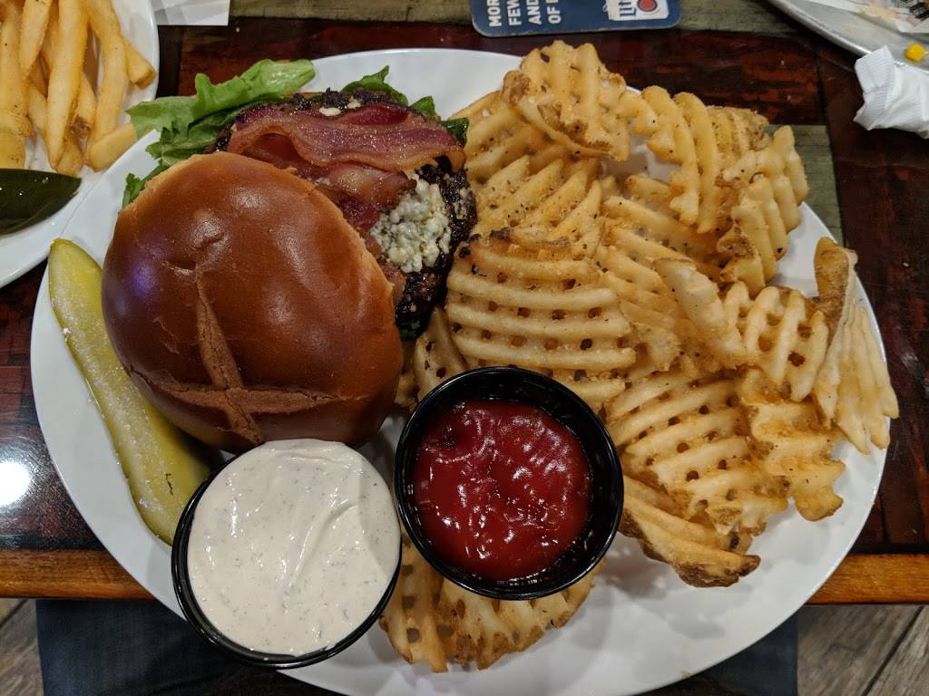 Willy McCoys | restaurant | 320 Pioneer Trail, Chaska, MN 55318, USA | 9525009645 OR +1 952-500-9645