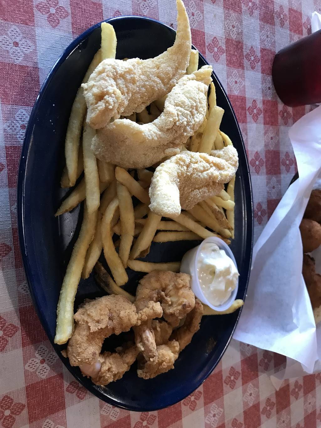 David Beards Catfish Village | restaurant | 1950 W Texas Ave, Waskom, TX 75692, USA | 9036874800 OR +1 903-687-4800