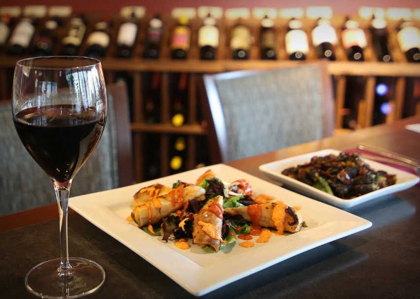 The Wine Pub | restaurant | 2907 Shelter Island Dr #108, San Diego, CA 92106, USA | 6197589325 OR +1 619-758-9325