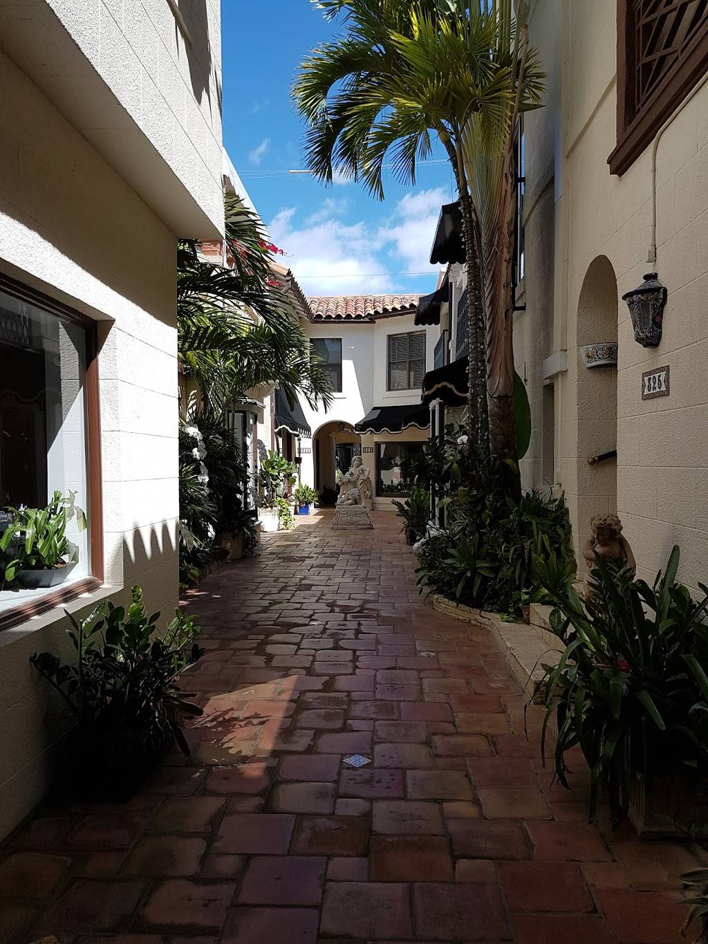 Cafe Delamar | restaurant | 326 Peruvian Ave Suite # 4, Palm Beach, FL 33480, USA | 5616593174 OR +1 561-659-3174