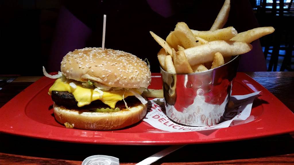 Red Robin Gourmet Burgers and Brews | restaurant | 450 Brandon Town Center Dr, Brandon, FL 33511, USA | 8136844629 OR +1 813-684-4629