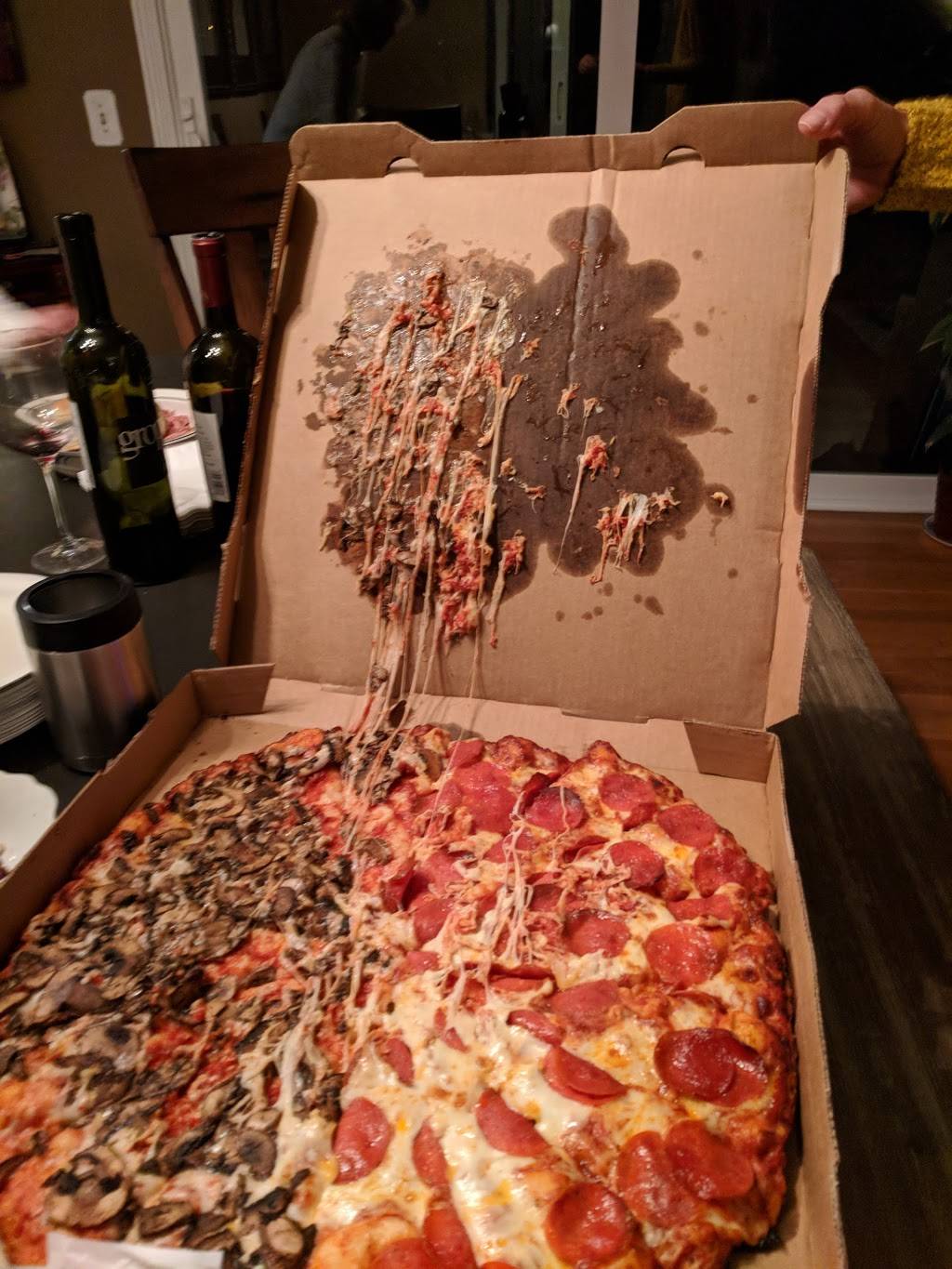 Round Table Pizza | meal delivery | 27932 La Paz Rd J, Laguna Niguel, CA 92677, USA | 9496431636 OR +1 949-643-1636