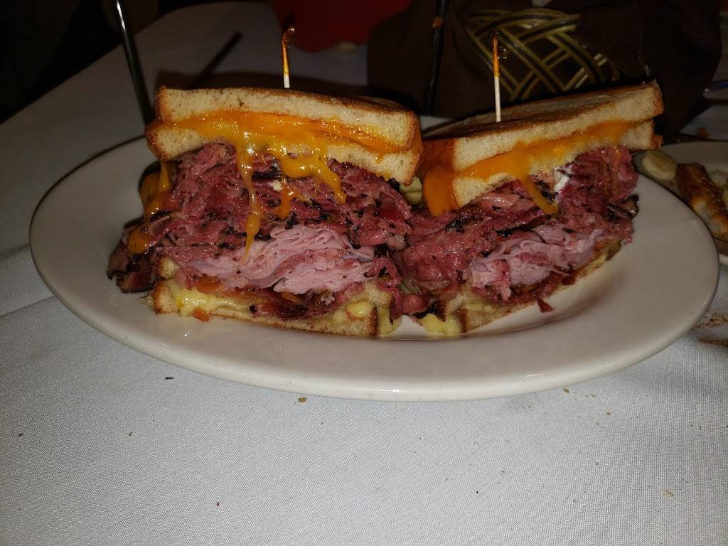 Canlons | restaurant | 1825 N Railroad Ave, Staten Island, NY 10306, USA | 7186673013 OR +1 718-667-3013