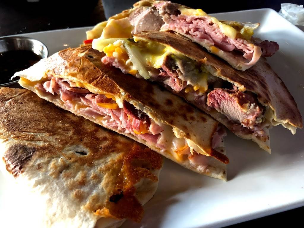 Troys | restaurant | 1650 E Randol Mill Rd STE 100, Arlington, TX 76011, USA | 8177691551 OR +1 817-769-1551