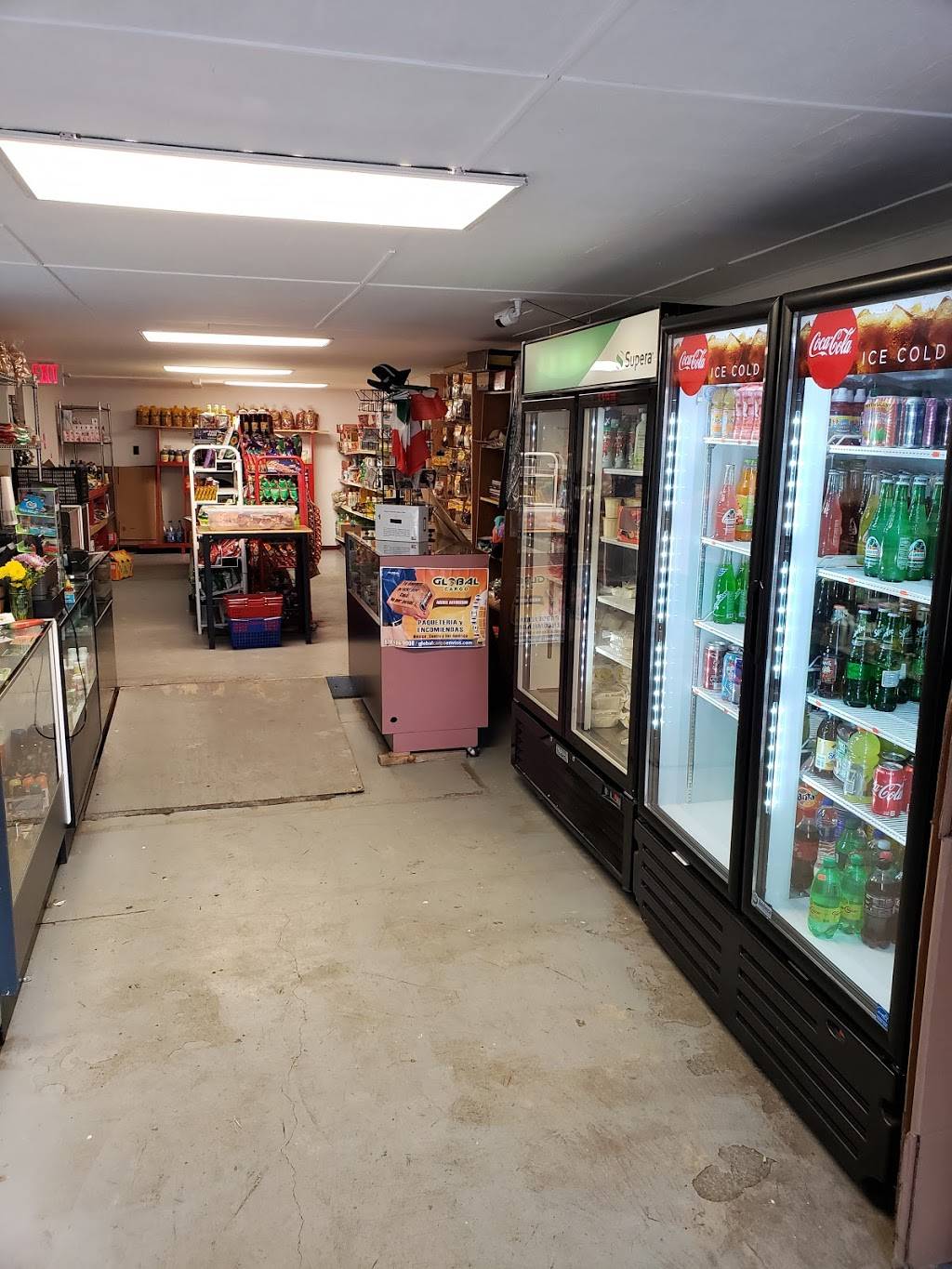 La Familia Mexican Restaurant and Store | restaurant | 2089 S Shady St, Mountain City, TN 37683, USA | 4234601500 OR +1 423-460-1500