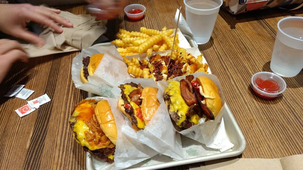 Shake Shack | restaurant | 2090 Mall Walk, Yonkers, NY 10704, USA | 9142891301 OR +1 914-289-1301