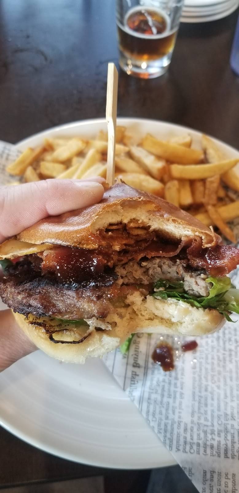 Fionn MacCools | restaurant | 119 Osler Dr Unit 3, Dundas, ON L9H 6X4, Canada | 9056274729 OR +1 905-627-4729