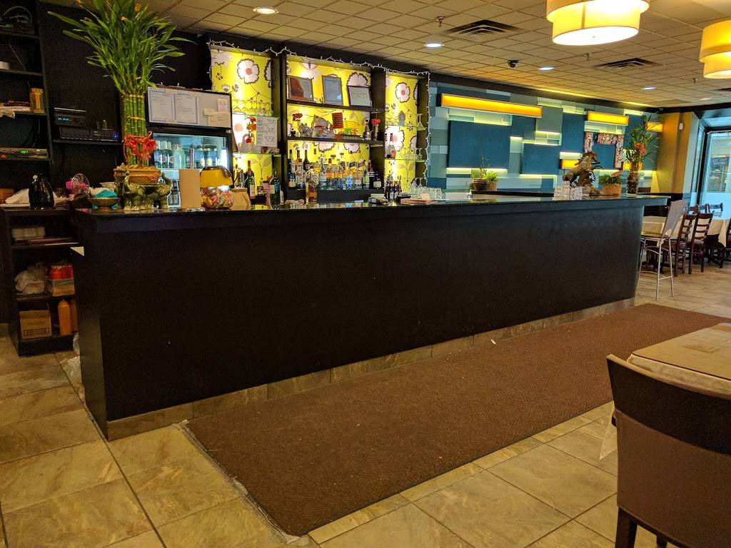 Benab Family Restaurant | restaurant | 3085 Hurontario St, Mississauga, ON L5A 4E4, Canada | 9052818499 OR +1 905-281-8499