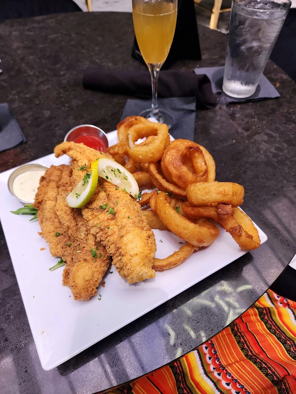 Katch Kitchen & Cocktails | restaurant | 2077 Northlake Pkwy, Tucker, GA 30084, USA | 4705452089 OR +1 470-545-2089