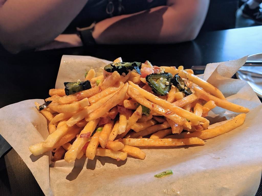 Charred Burger + Bar | restaurant | 1150 Sterling Ridge Dr #107, Omaha, NE 68144, USA | 4027798430 OR +1 402-779-8430