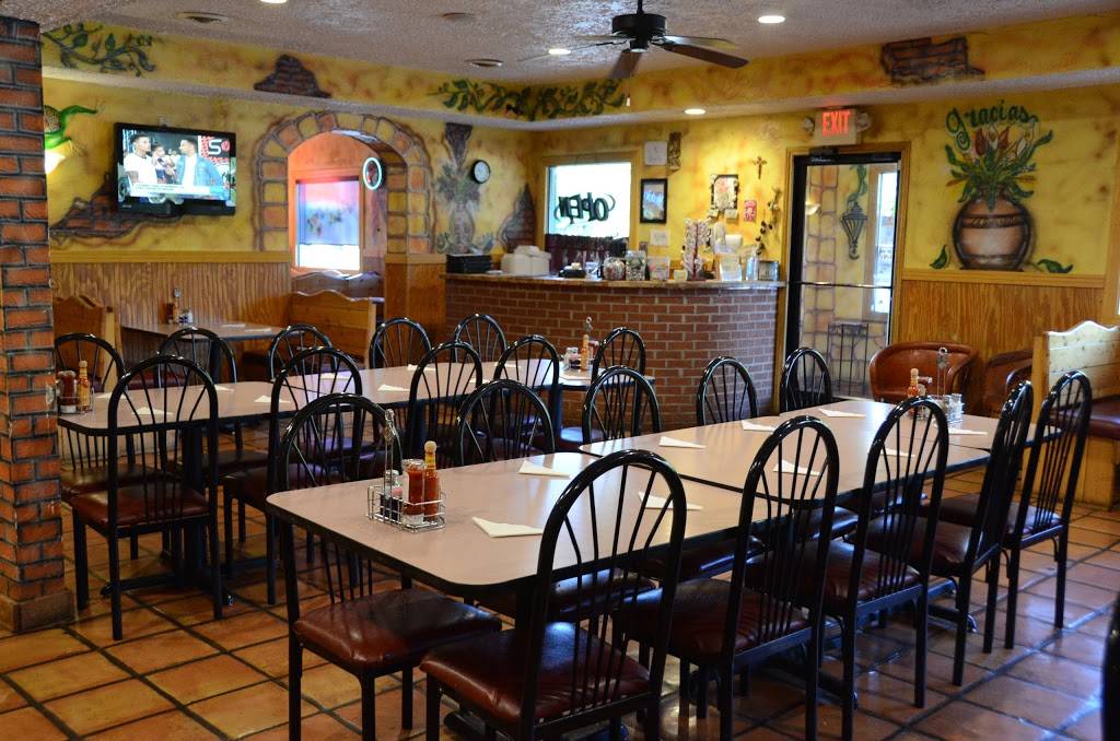La Quesadilla Mexican Grill | restaurant | 5424 US-31E, Westmoreland, TN 37186, USA | 6156445991 OR +1 615-644-5991