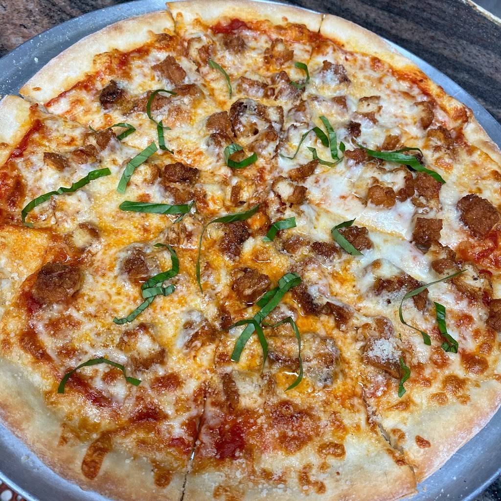 Big Chefs Pizza | restaurant | 10 W Winona Ave, Norwood, PA 19074, USA | 4844946652 OR +1 484-494-6652