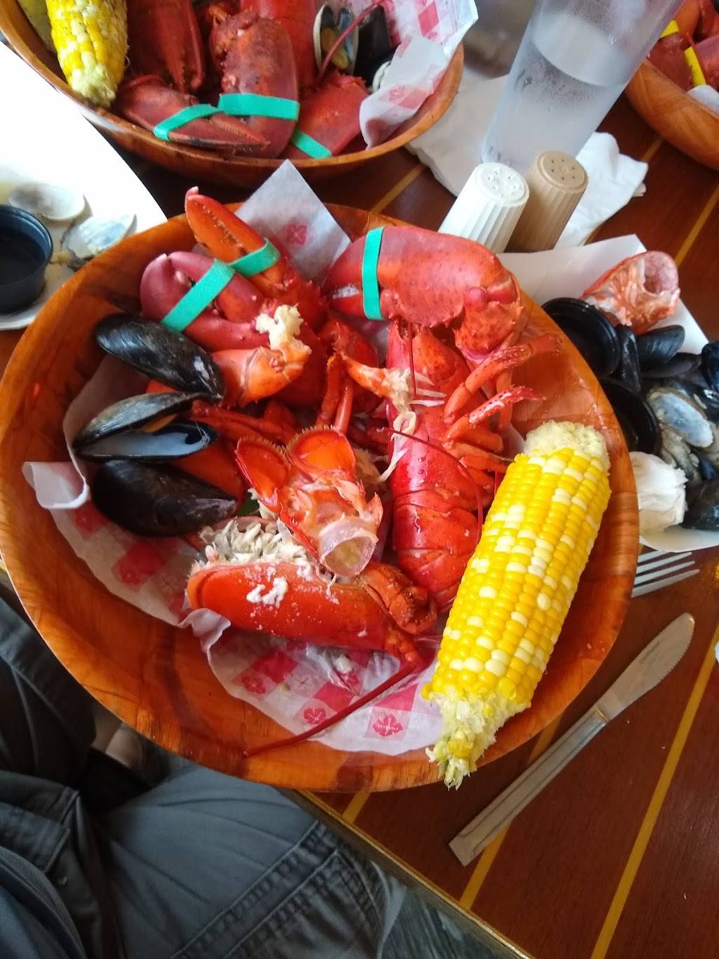 Shuckers | restaurant | 91 Water St A, Woods Hole, MA 02543, USA | 5085403850 OR +1 508-540-3850