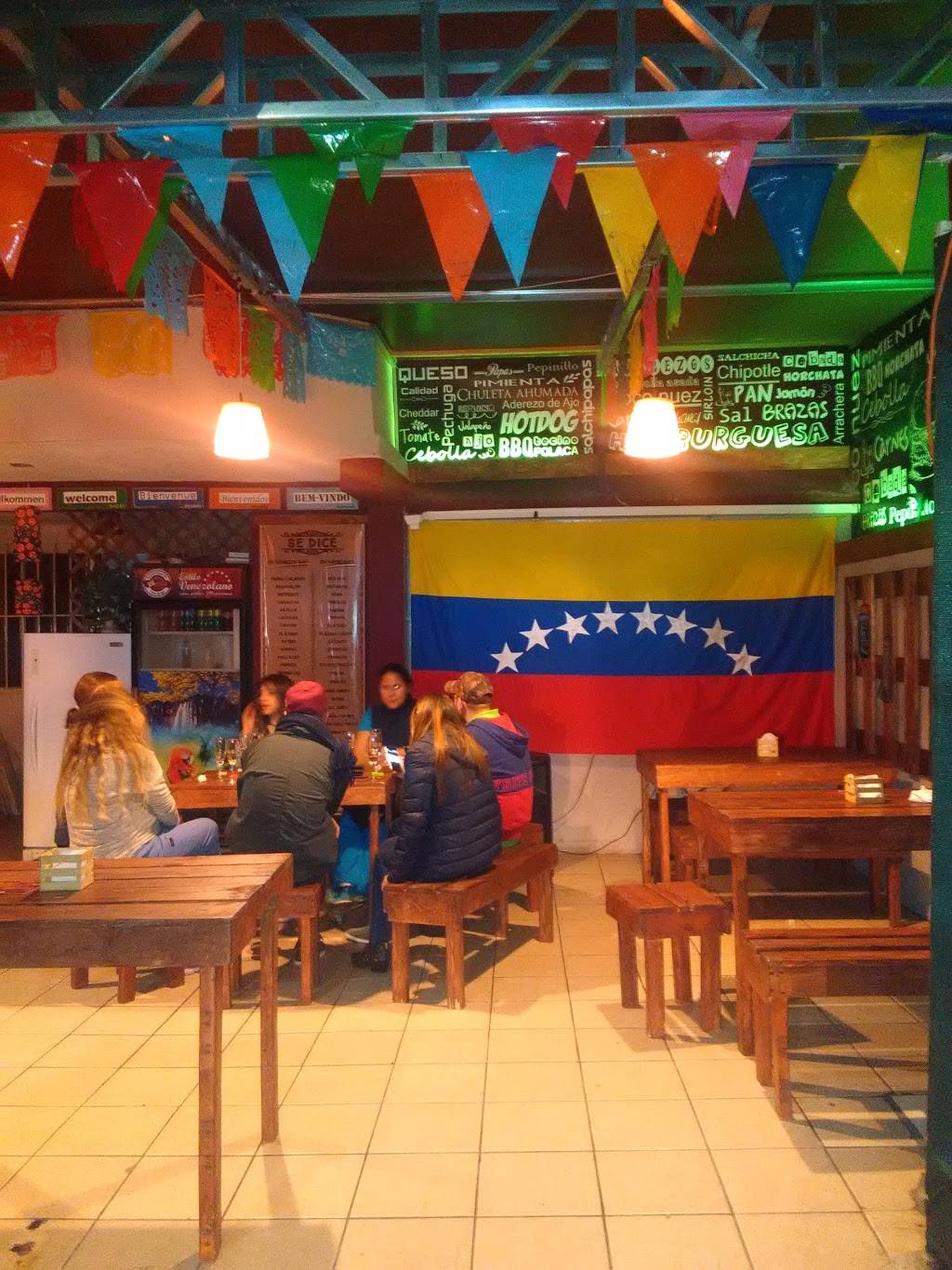 Hamburguesas y Hotdog Gochos | restaurant | 22660, Av. José López Portillo Pte. 1455, Nueva Tijuana, 22660 Tijuana, B.C., Mexico | 016643742110 OR +52 664 374 2110