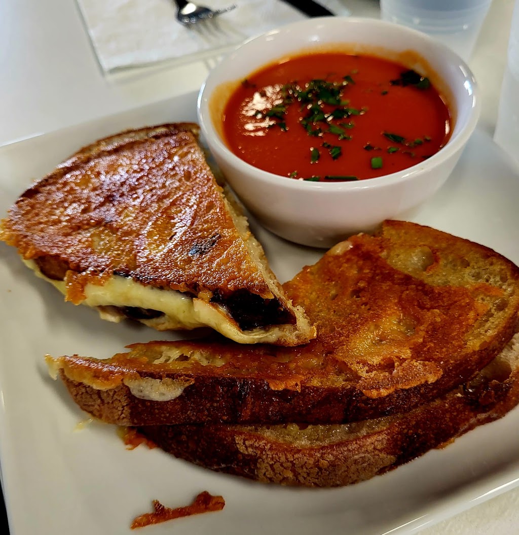 Simply Grand Kitchen and Creamery | restaurant | 504 Main St, Grandview, MO 64030, USA | 8165414061 OR +1 816-541-4061