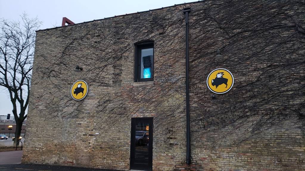 Buffalo Wild Wings | meal takeaway | 2001 University Ave SE #100, Minneapolis, MN 55455, USA | 6126179464 OR +1 612-617-9464