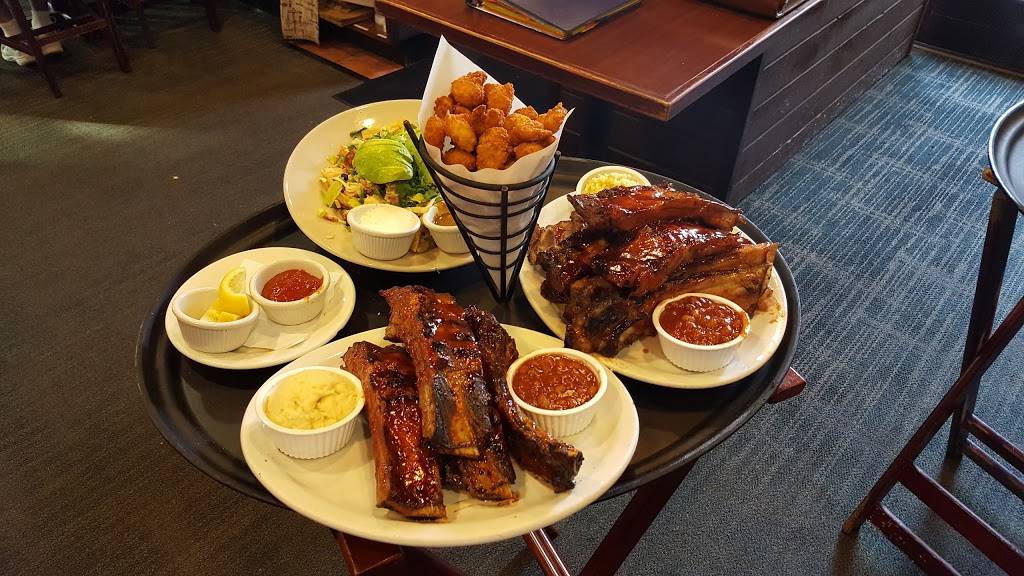 Reds Barbecue & Grillery | restaurant | 3090 Cochran St, Simi Valley, CA 93065, USA | 8055819076 OR +1 805-581-9076