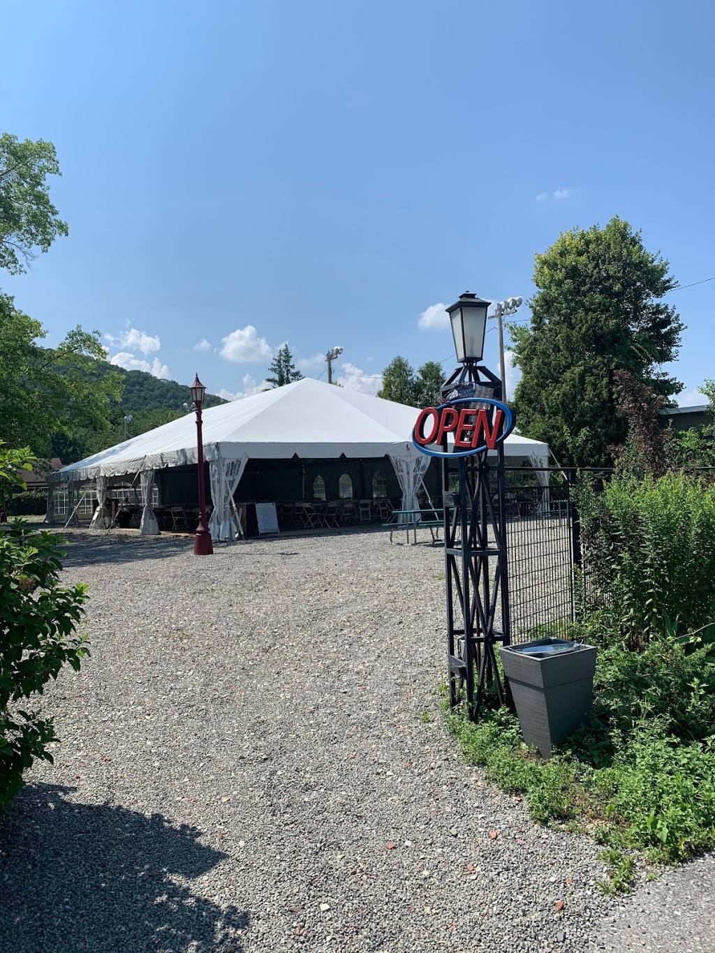 QuartChetti’s Roadside Cafe | restaurant | 387 U.S. 9, Fishkill, NY 12524, USA | 8454408077 OR +1 845-440-8077