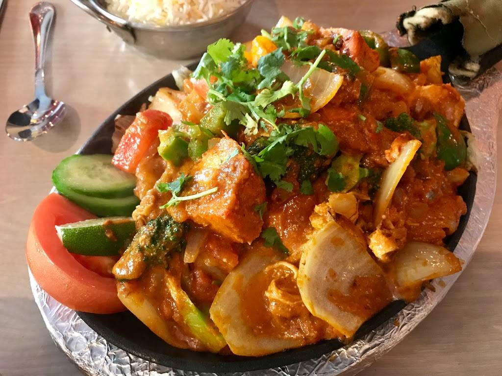 Kohinoor Indian Restaurant and Lounge | night club | 6 E Columbia Ave, Champaign, IL 61820, USA | 2175521384 OR +1 217-552-1384