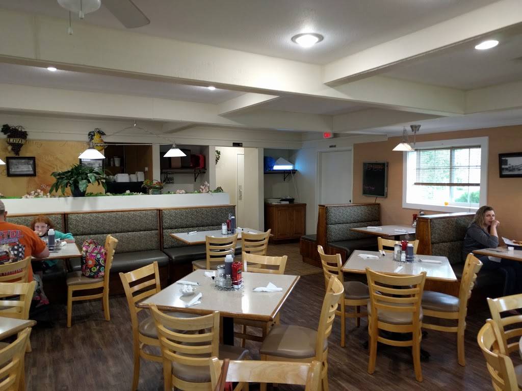 Park Falls Family Restaurant | restaurant | 1171 S 4th Ave, Park Falls, WI 54552, USA | 7157622090 OR +1 715-762-2090