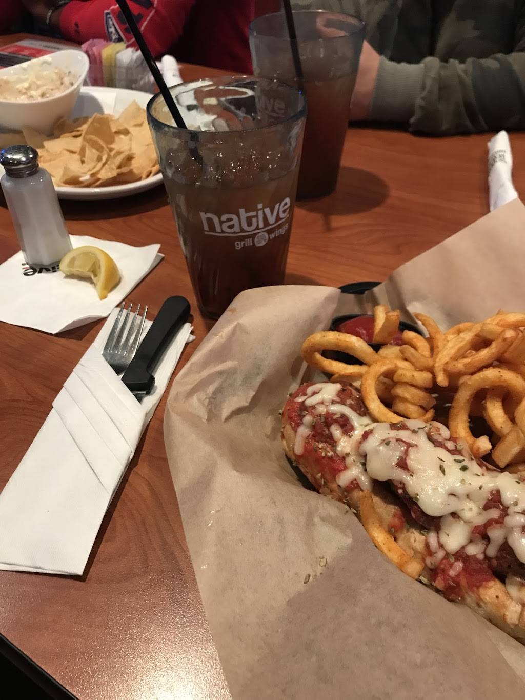 Native Grill & Wings | restaurant | 3100 E Speedway Blvd, Tucson, AZ 85716, USA | 5203253489 OR +1 520-325-3489