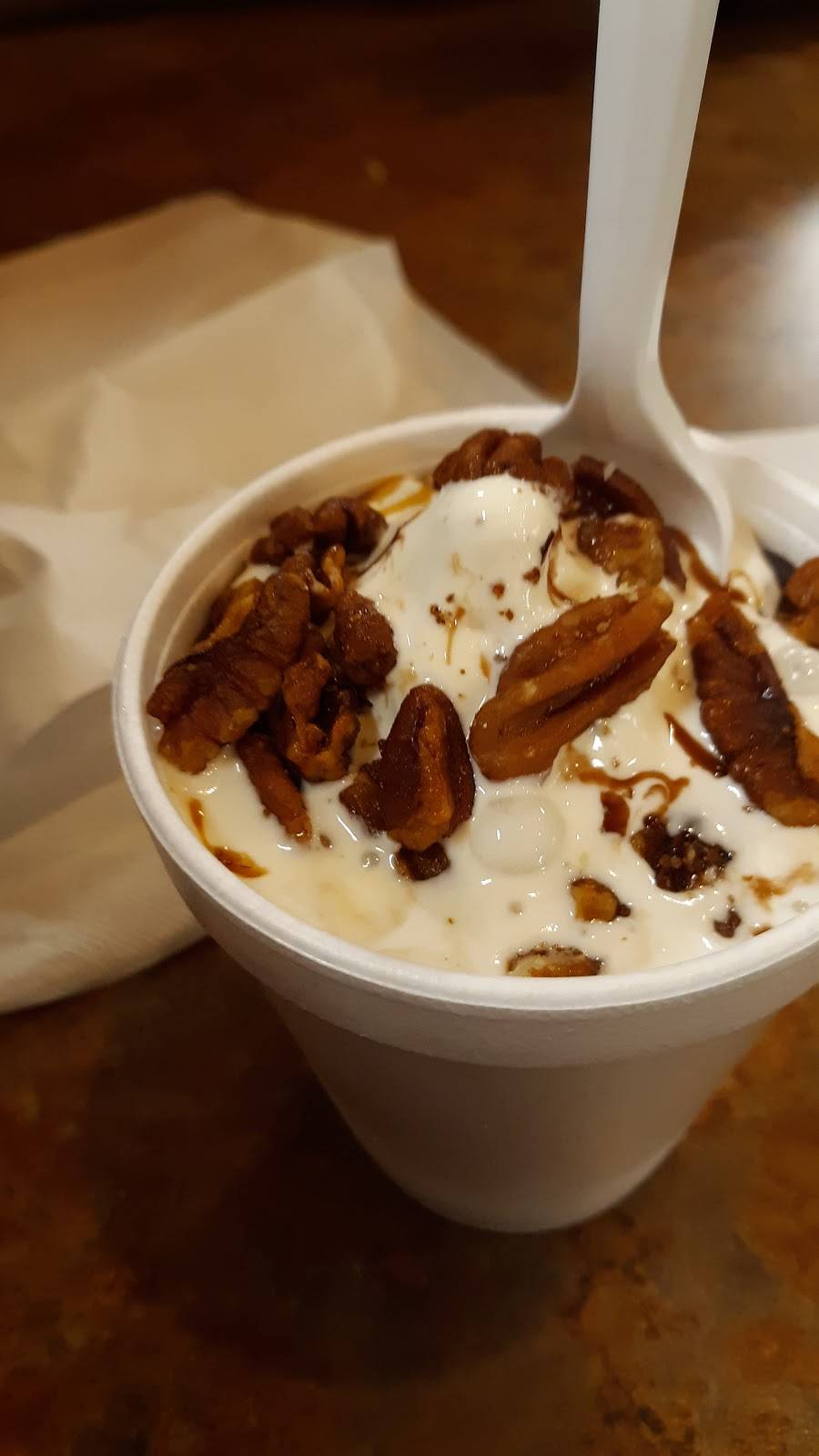 Dairy King | restaurant | 320 W Broadway, Trenton, IL 62293, USA | 6182242222 OR +1 618-224-2222