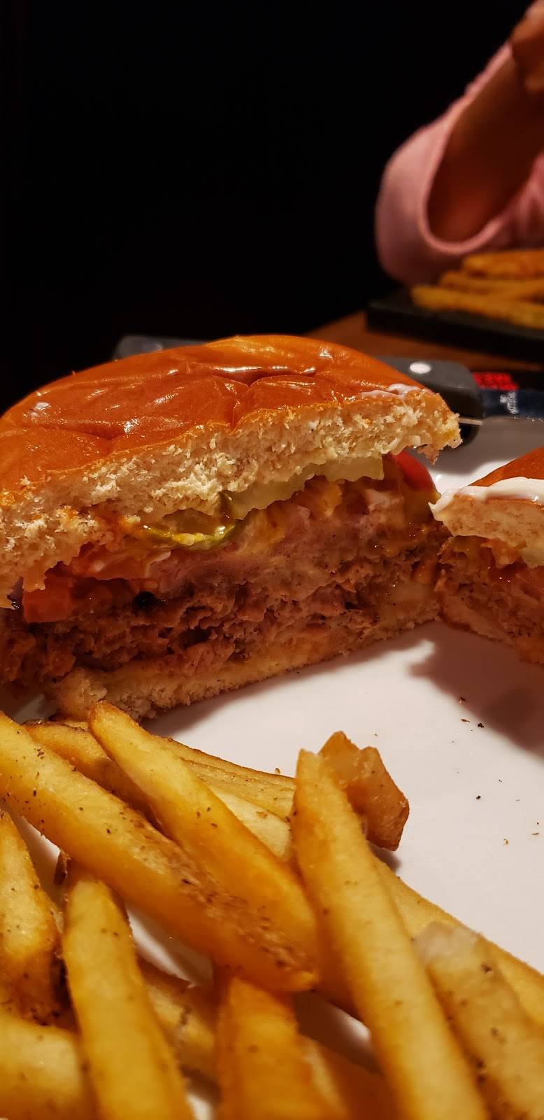 TGI Fridays | restaurant | 180 Crooked Run Plaza, Front Royal, VA 22630, USA | 5406354198 OR +1 540-635-4198