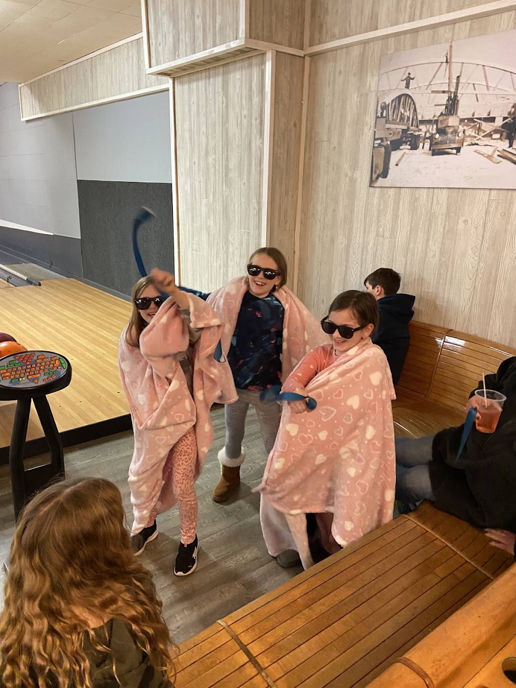 Idle Hour Lanes | restaurant | 927 E Railroad St, Sandwich, IL 60548, USA | 8157868257 OR +1 815-786-8257