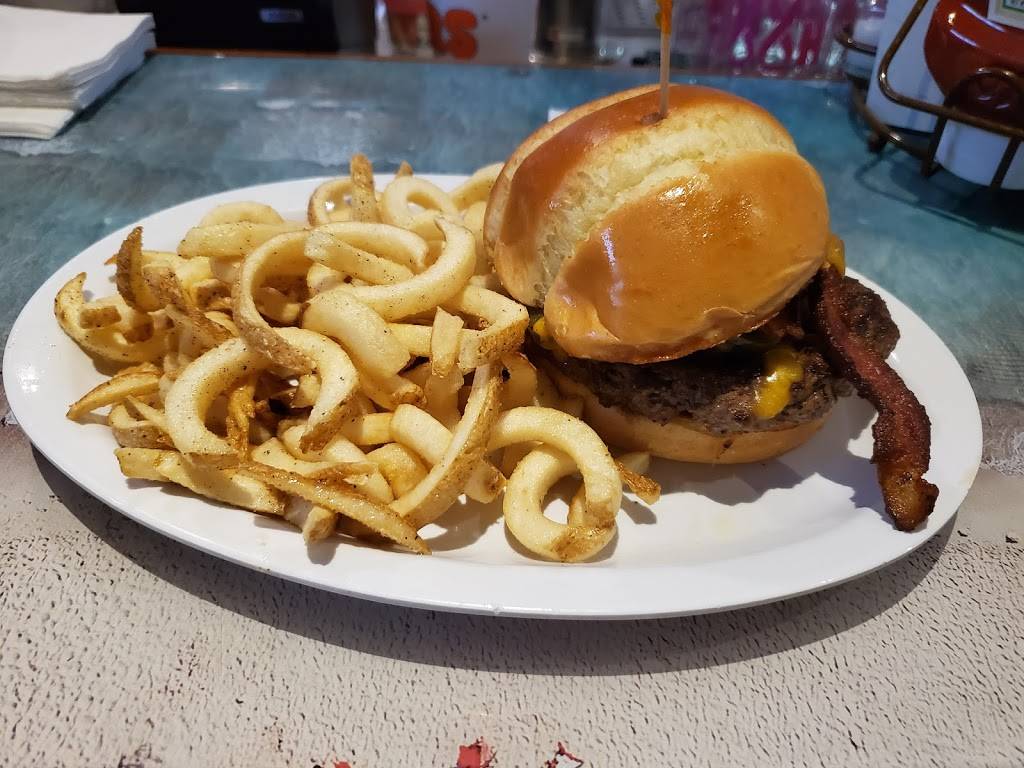 Hooters | meal takeaway | 3805 N University Dr, Sunrise, FL 33351, USA | 9547481000 OR +1 954-748-1000