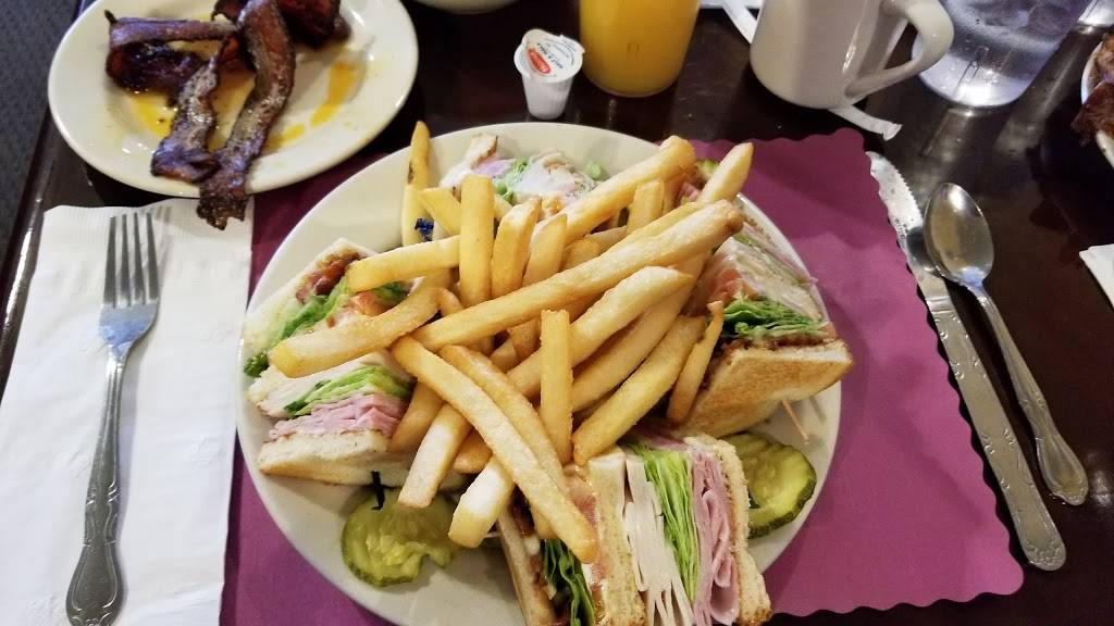 Memos Restaurant | cafe | 1272 Memorial Ave, West Springfield, MA 01089, USA | 4137398420 OR +1 413-739-8420