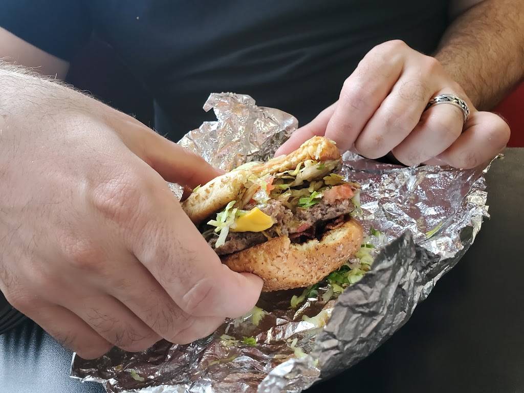 Mad Mikes Burgers & Fries | restaurant | 194 N Brookwood Ave, Hamilton, OH 45013, USA | 5138446453 OR +1 513-844-6453