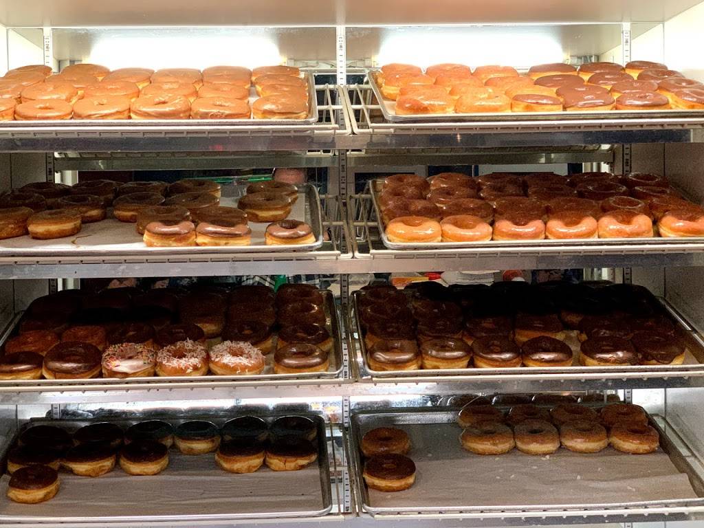 Happy Donuts | restaurant | 3916 El Camino Real, Palo Alto, CA 94306, USA | 6502726571 OR +1 650-272-6571