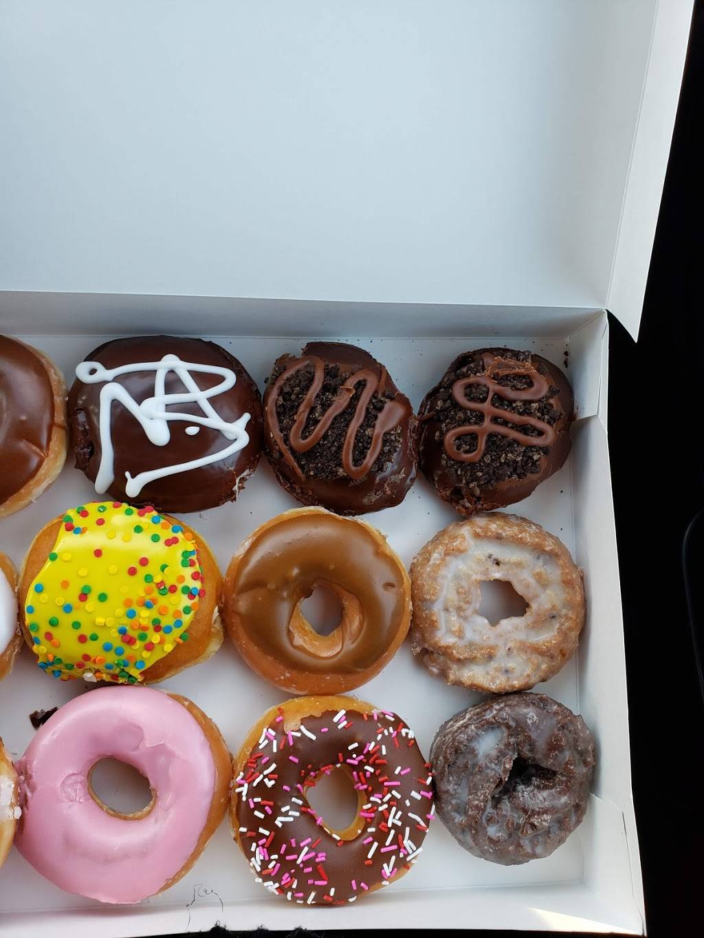 Krispy Kreme | bakery | 9150 S Western Ave, Evergreen Park, IL 60805, USA | 7089077979 OR +1 708-907-7979