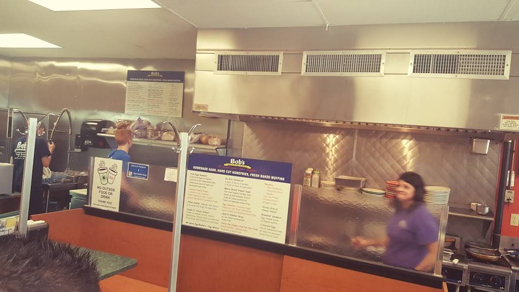 Bobs Muffin Shop | restaurant | 17 Union St, Weymouth, MA 02190, USA | 7813375028 OR +1 781-337-5028