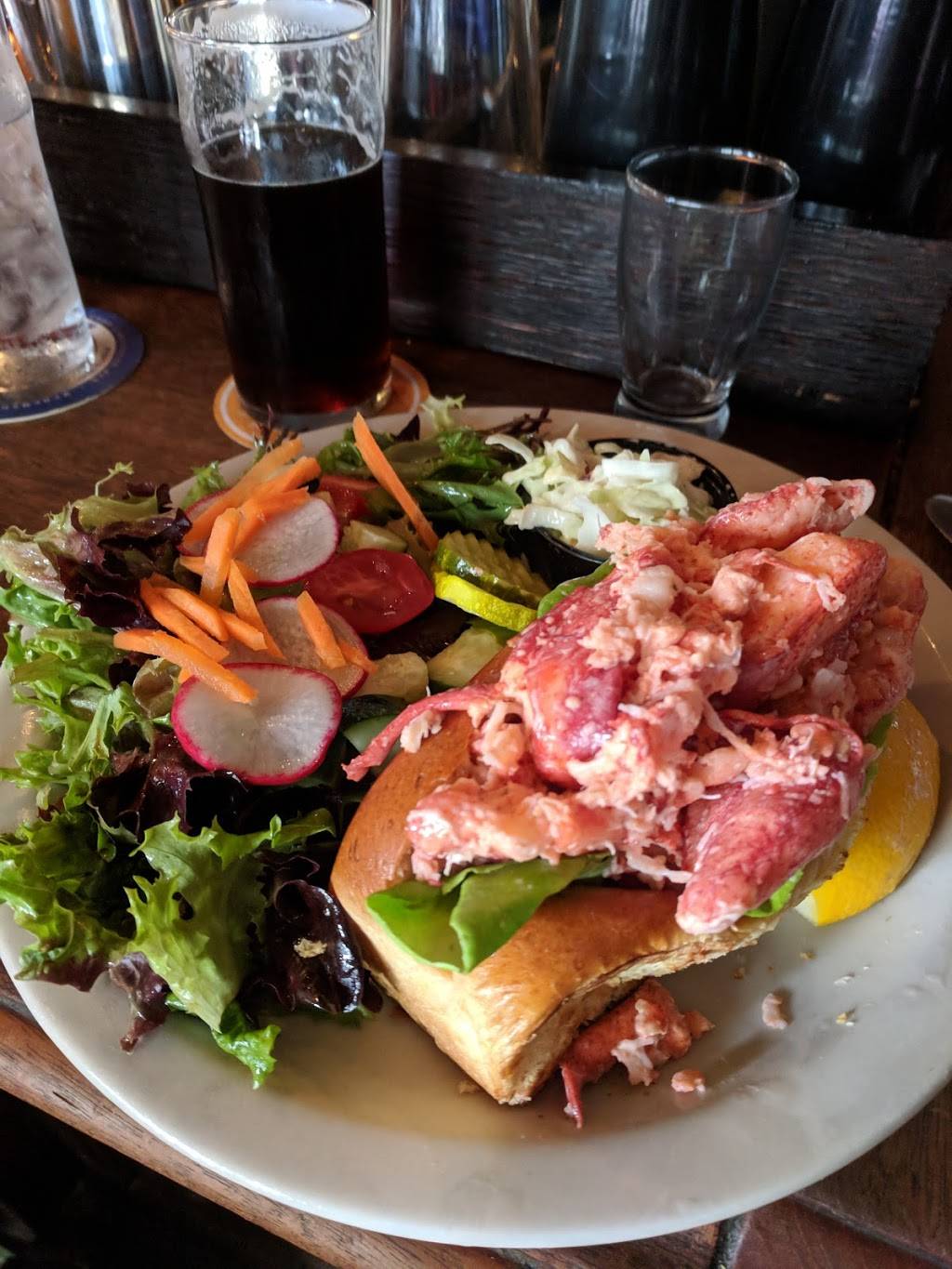 Offshore Ale Co | restaurant | 30 Kennebec Ave, Oak Bluffs, MA 02557, USA | 5086932626 OR +1 508-693-2626